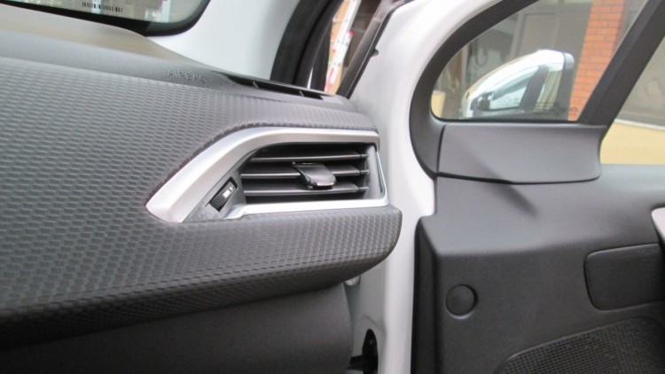 Peugeot 2008 1.6 BlueHDI " STYLE "