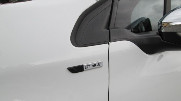 Peugeot 2008 1.6 BlueHDI " STYLE "