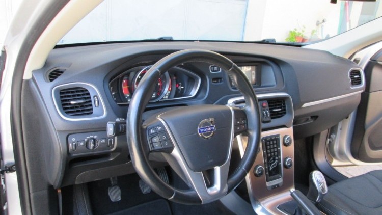 Volvo V40 Cross Country 1.6 D2 Momentum