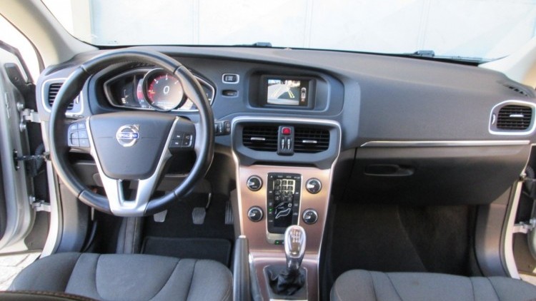 Volvo V40 Cross Country 1.6 D2 Momentum