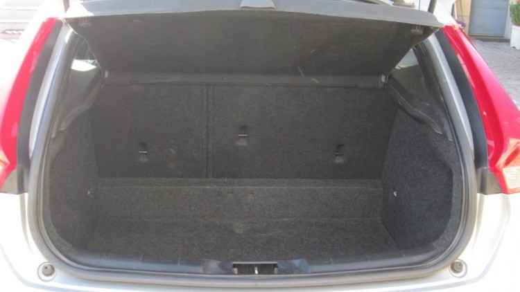 Volvo V40 Cross Country 1.6 D2 Momentum