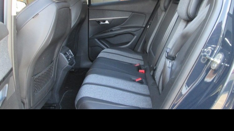 Peugeot 3008 1.5 BlueHdi ALLURE EAT8