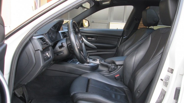 BMW S&eacute;rie 3 - 320 D Touring AUTO Pack-M