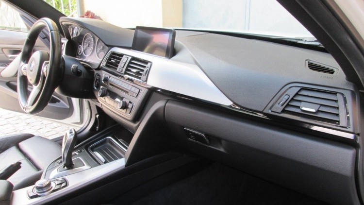 BMW S&eacute;rie 3 - 320 D Touring AUTO Pack-M