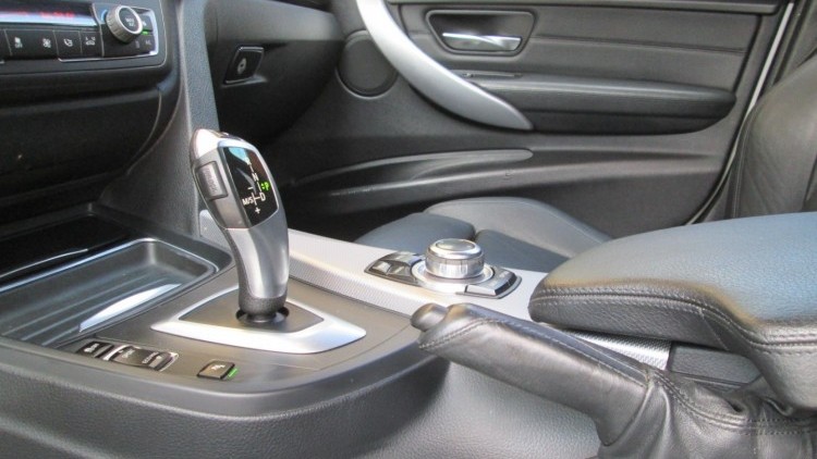 BMW S&eacute;rie 3 - 320 D Touring AUTO Pack-M