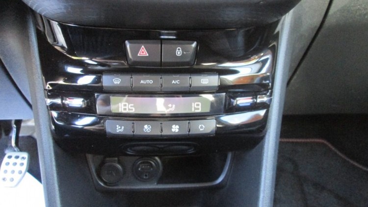 Peugeot 2008 1.6 BlueHDI " GT LINE "