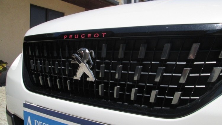 Peugeot 2008 1.6 BlueHDI " GT LINE "