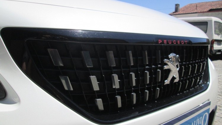 Peugeot 2008 1.6 BlueHDI " GT LINE "