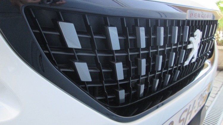 Peugeot 2008 1.6 BlueHDI " GT LINE "