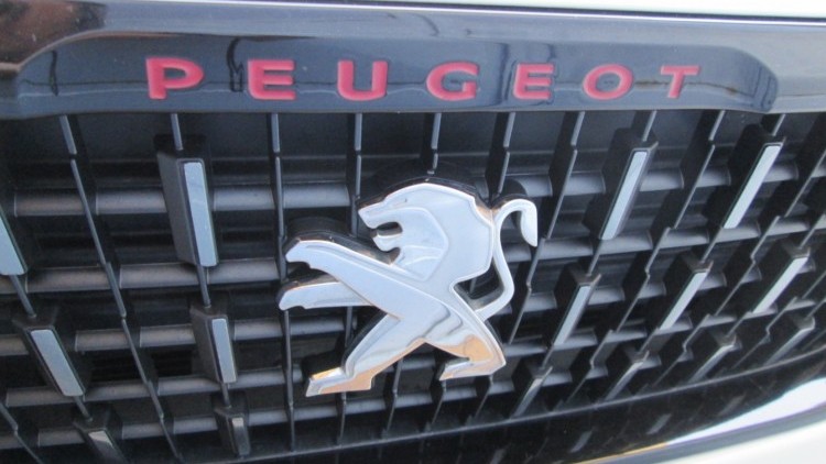 Peugeot 2008 1.6 BlueHDI " GT LINE "