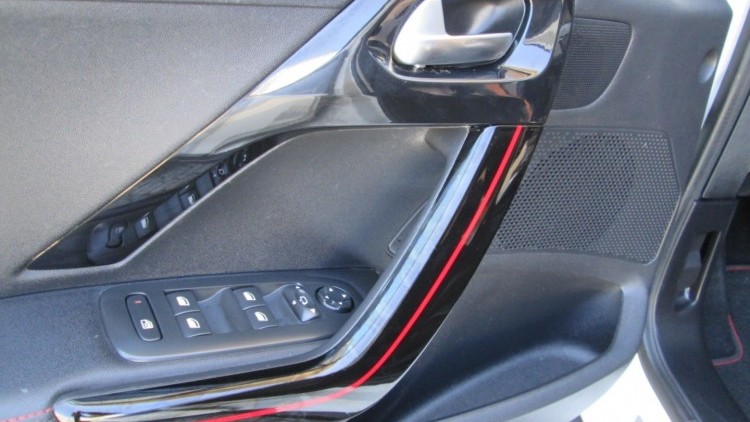 Peugeot 2008 1.6 BlueHDI " GT LINE "