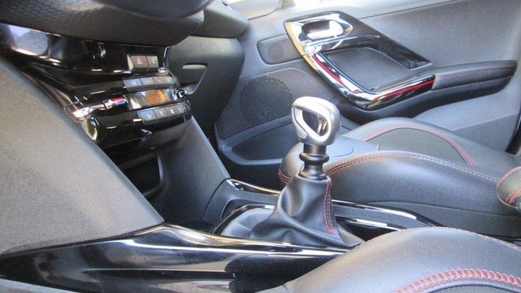 Peugeot 2008 1.6 BlueHDI " GT LINE "