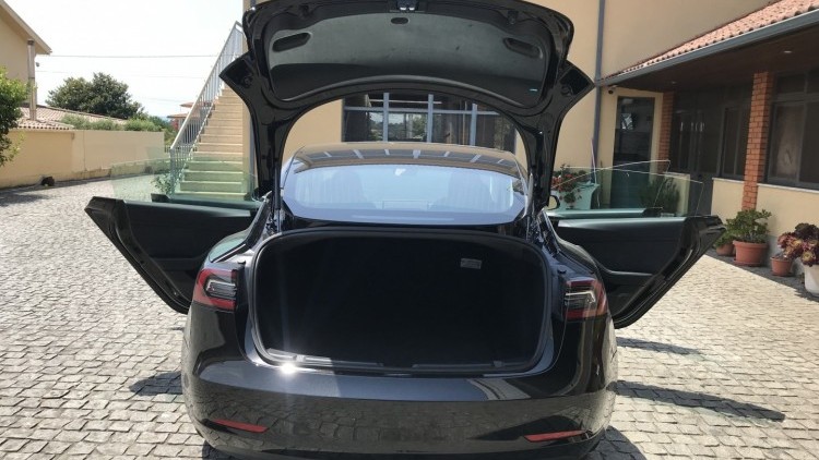 Tesla MODEL 3 Standard Range Plus RWD