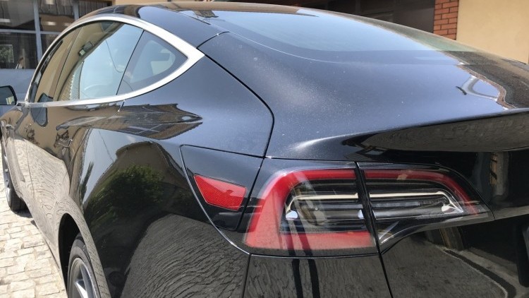 Tesla MODEL 3 Standard Range Plus RWD