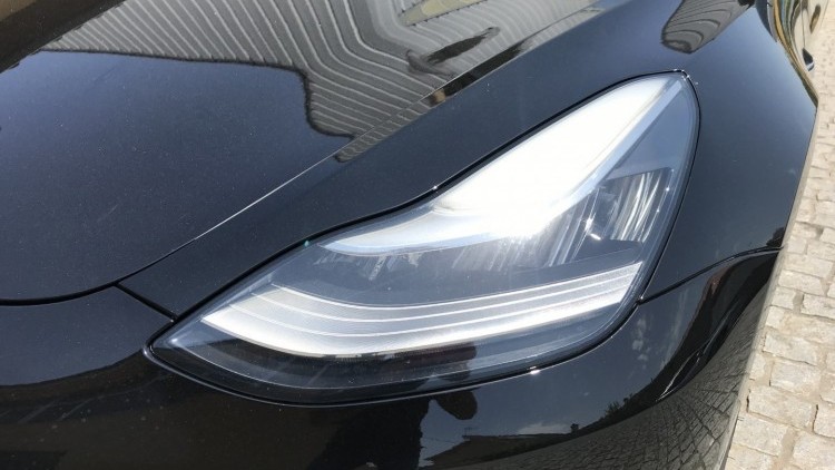 Tesla MODEL 3 Standard Range Plus RWD