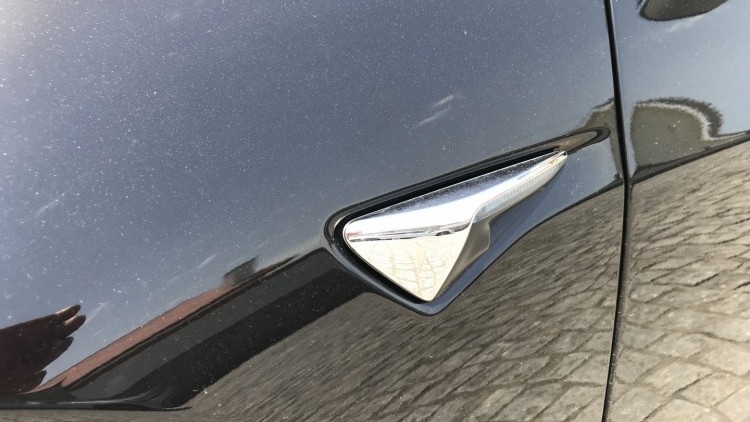Tesla MODEL 3 Standard Range Plus RWD