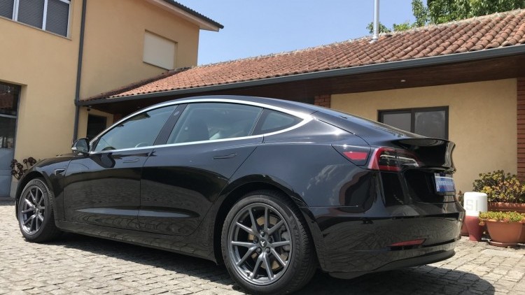 Tesla MODEL 3 Standard Range Plus RWD