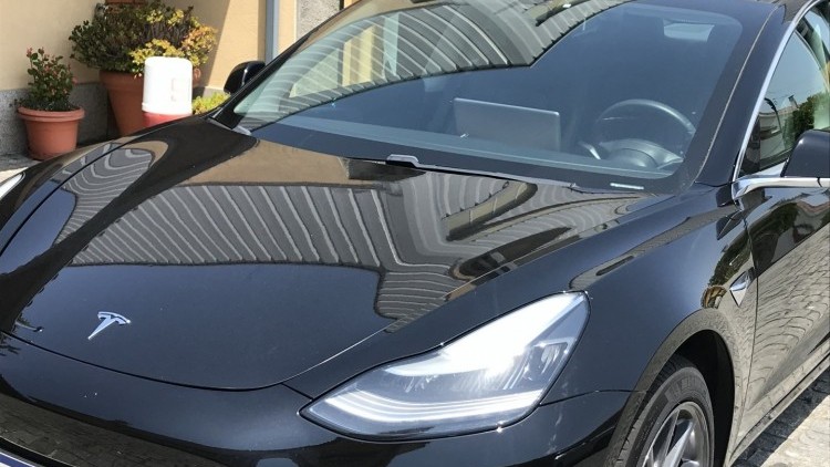 Tesla MODEL 3 Standard Range Plus RWD