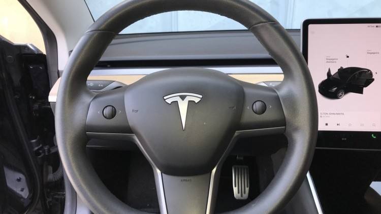 Tesla MODEL 3 Standard Range Plus RWD