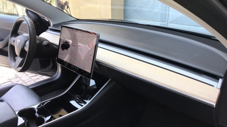 Tesla MODEL 3 Standard Range Plus RWD