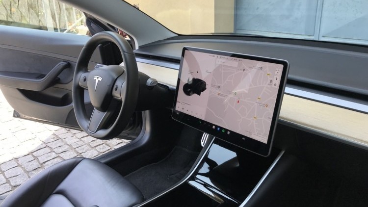 Tesla MODEL 3 Standard Range Plus RWD