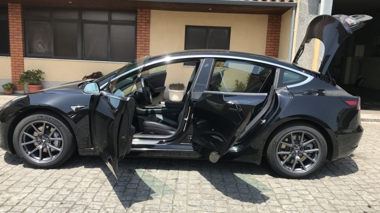 Tesla MODEL 3 Standard Range Plus RWD