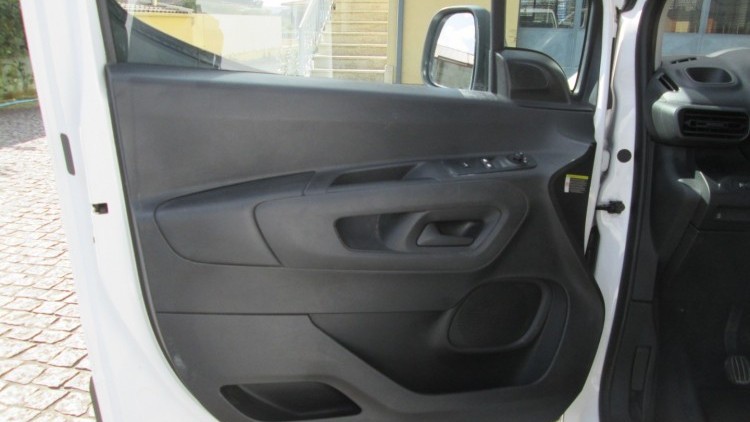 Citro&euml;n Berlingo 1.6 BlueHDI CARPLAY e CAMARA