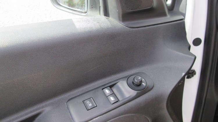 Citro&euml;n Berlingo 1.6 BlueHDI CARPLAY e CAMARA