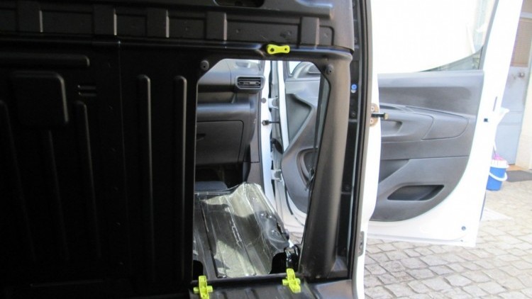 Citro&euml;n Berlingo 1.6 BlueHDI CARPLAY e CAMARA