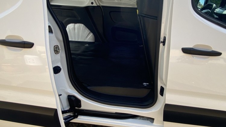 Peugeot Partner 1.6 Hdi 3/lug CarPlay 100 CV