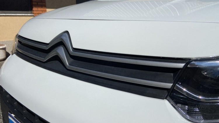 Citro&euml;n Berlingo 1.6 HDI 100 cv CarPlay e C&acirc;mara