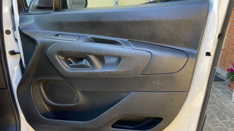 Citro&euml;n Berlingo 1.6 HDI 100 cv CarPlay e C&acirc;mara