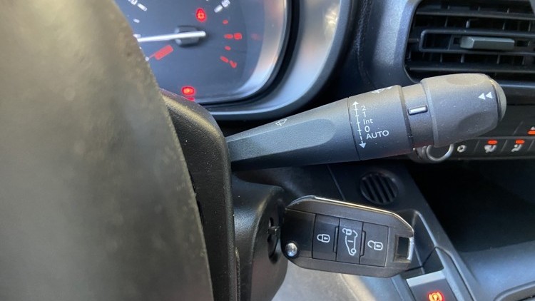 Citro&euml;n Berlingo 1.6 HDI 100 cv CarPlay e C&acirc;mara