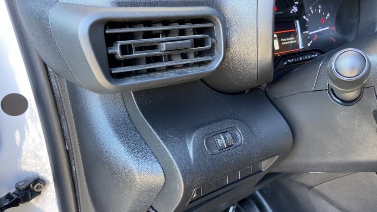 Citro&euml;n Berlingo 1.6 HDI 100 cv CarPlay e C&acirc;mara