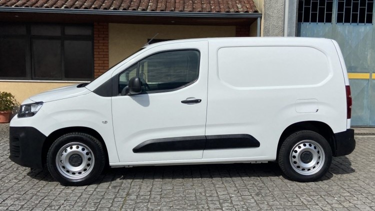 Citro&euml;n Berlingo 1.6 BlueHDI 100cv CARPLAY e CAMARA