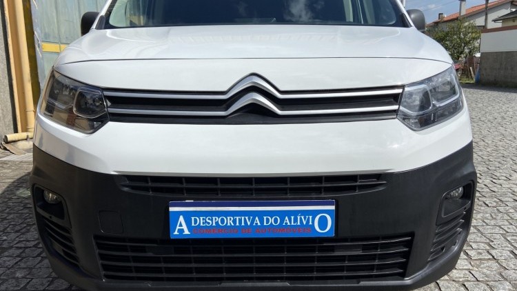 Citro&euml;n Berlingo 1.6 BlueHDI 100cv CARPLAY e CAMARA
