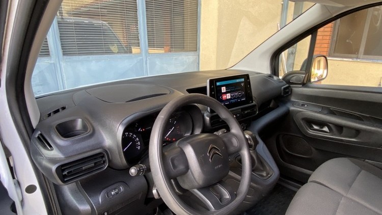 Citro&euml;n Berlingo 1.6 BlueHDI 100cv CARPLAY e CAMARA