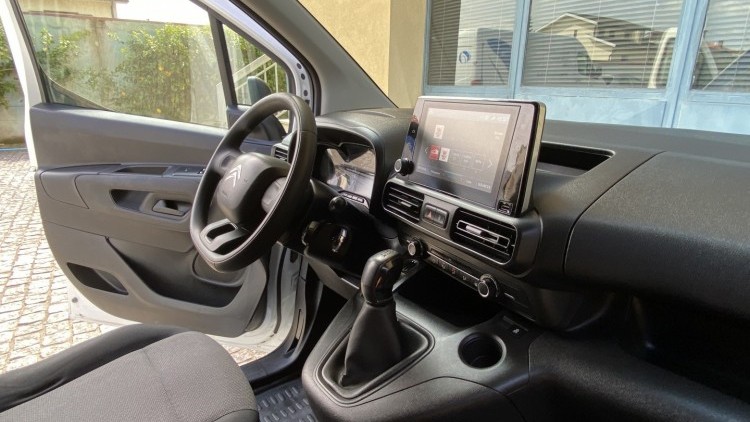 Citro&euml;n Berlingo 1.6 BlueHDI 100cv CARPLAY e CAMARA
