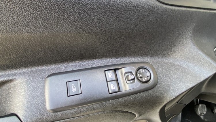 Citro&euml;n Berlingo 1.6 BlueHDI 100cv CARPLAY e CAMARA