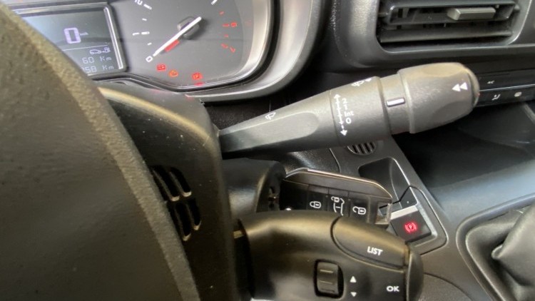 Citro&euml;n Berlingo 1.6 BlueHDI 100cv CARPLAY e CAMARA