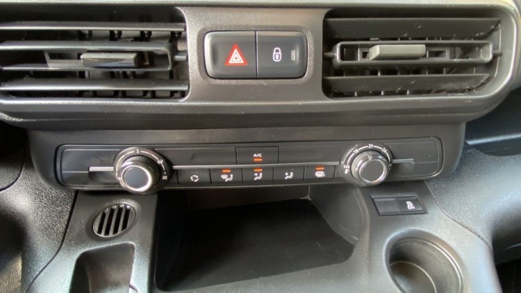 Citro&euml;n Berlingo 1.6 BlueHDI 100cv CARPLAY e CAMARA