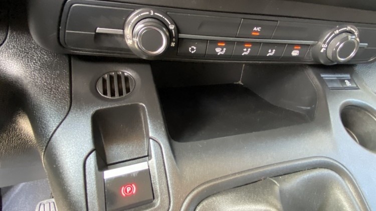 Citro&euml;n Berlingo 1.6 BlueHDI 100cv CARPLAY e CAMARA
