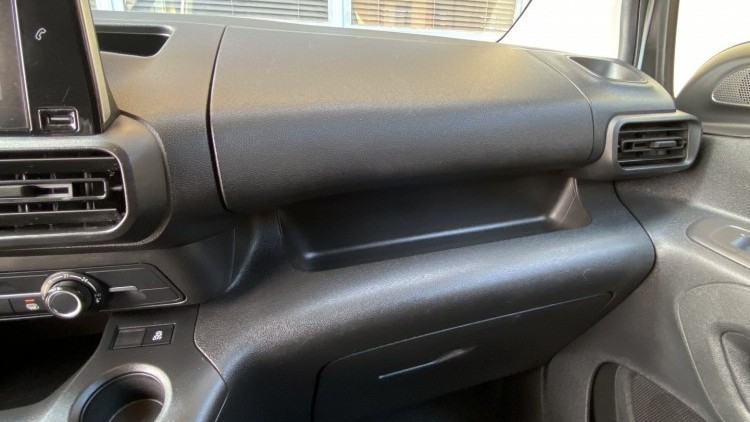 Citro&euml;n Berlingo 1.6 BlueHDI 100cv CARPLAY e CAMARA