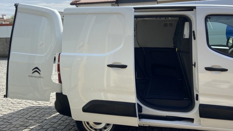 Citro&euml;n Berlingo 1.6 BlueHDI 100cv CARPLAY e CAMARA