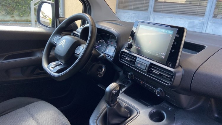 Citro&euml;n Berlingo 1.6 BlueHDI 100cv CARPLAY e CAMARA