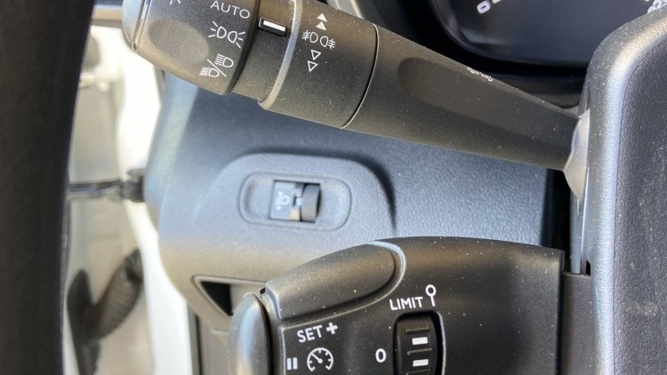 Citro&euml;n Berlingo 1.6 BlueHDI 100cv CARPLAY e CAMARA
