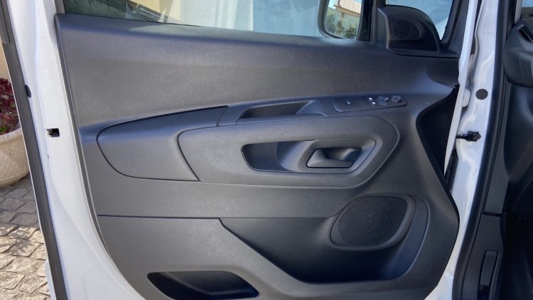 Citro&euml;n Berlingo 1.6 BlueHDI 100cv CARPLAY e CAMARA