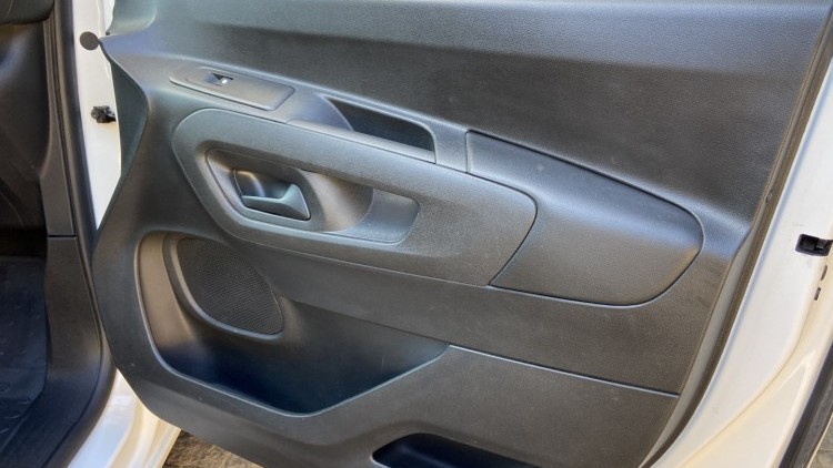 Citro&euml;n Berlingo 1.6 BlueHDI 100cv CARPLAY e CAMARA