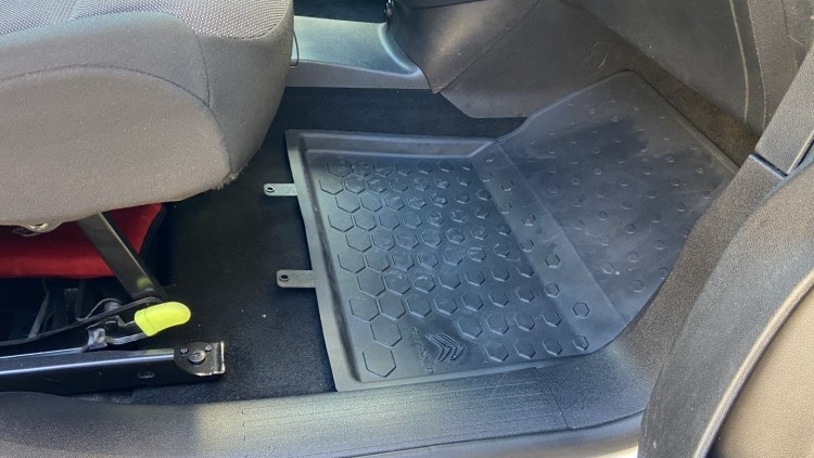 Citro&euml;n Berlingo 1.6 BlueHDI 100cv CARPLAY e CAMARA