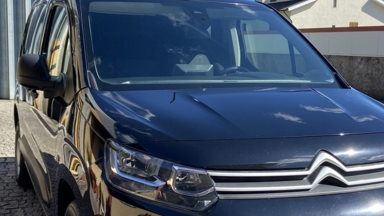 Citro&euml;n Berlingo 1.6 BlueHDI 100cv CARPLAY e CAMARA